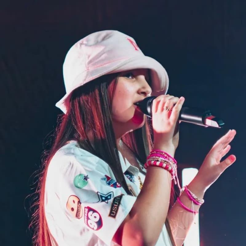 Photo de Milla la p'tite au bob